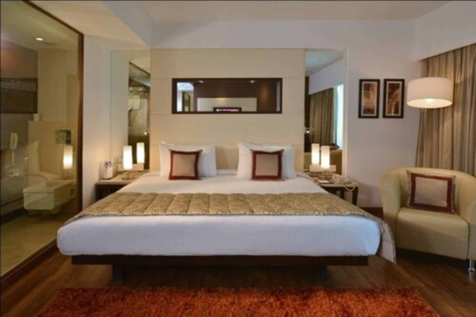 Majestic Court Sarovar Portico Нави Мумбай Екстериор снимка