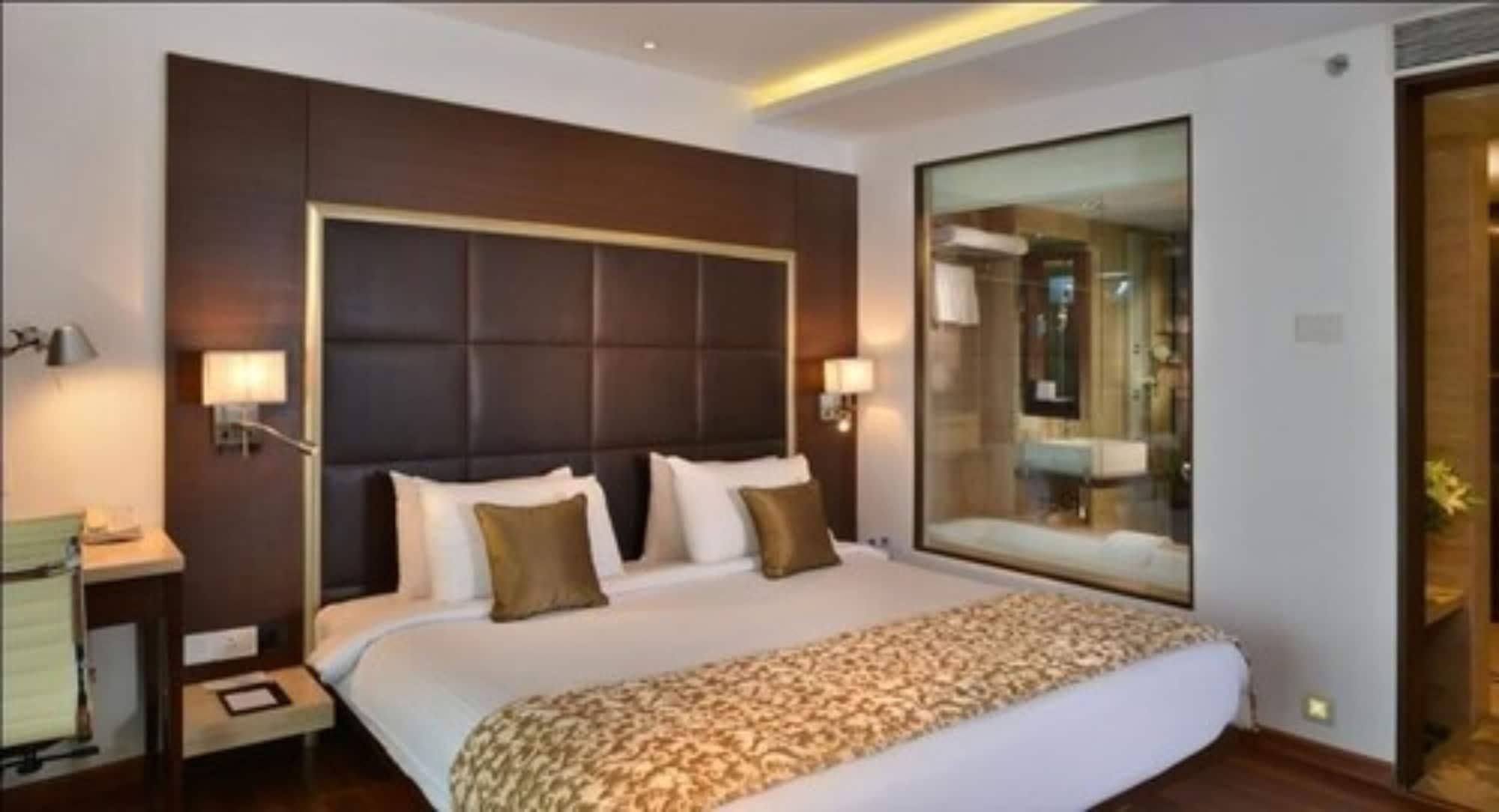 Majestic Court Sarovar Portico Нави Мумбай Екстериор снимка