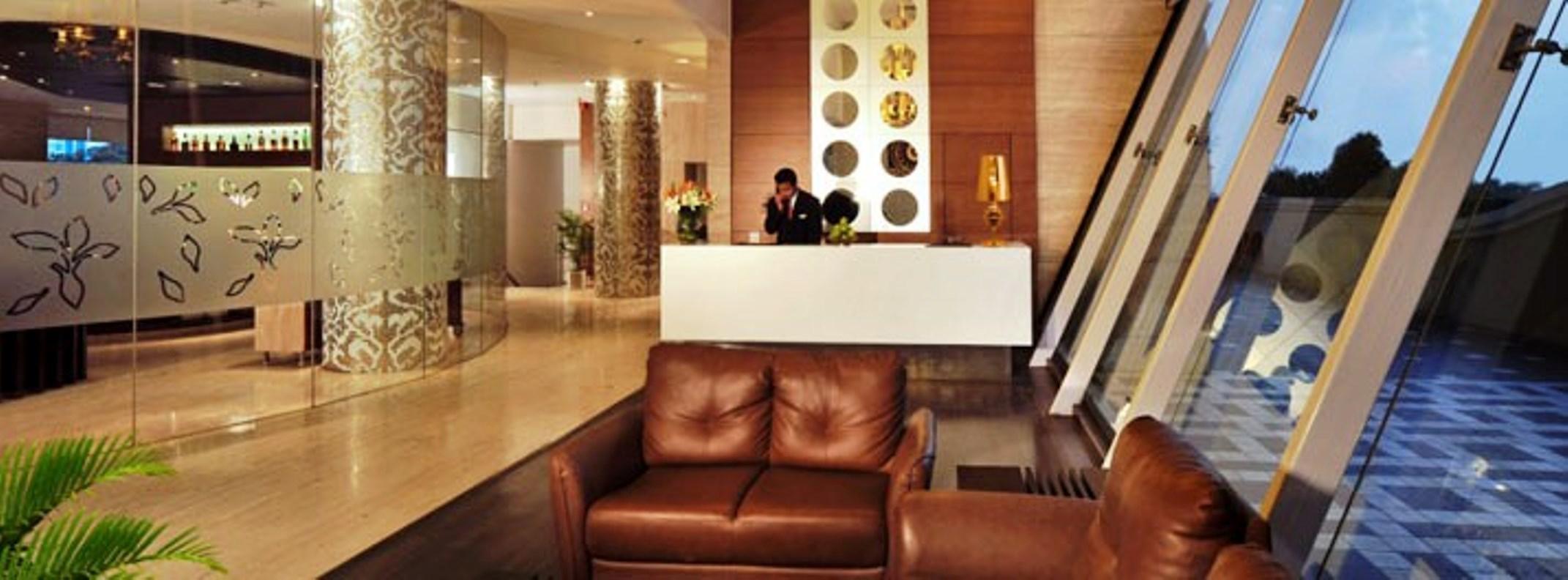 Majestic Court Sarovar Portico Нави Мумбай Екстериор снимка