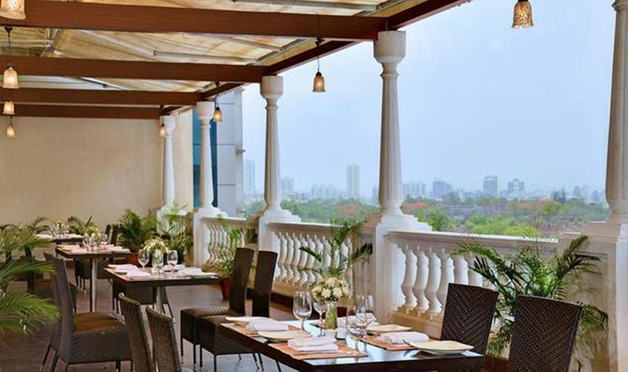Majestic Court Sarovar Portico Нави Мумбай Екстериор снимка