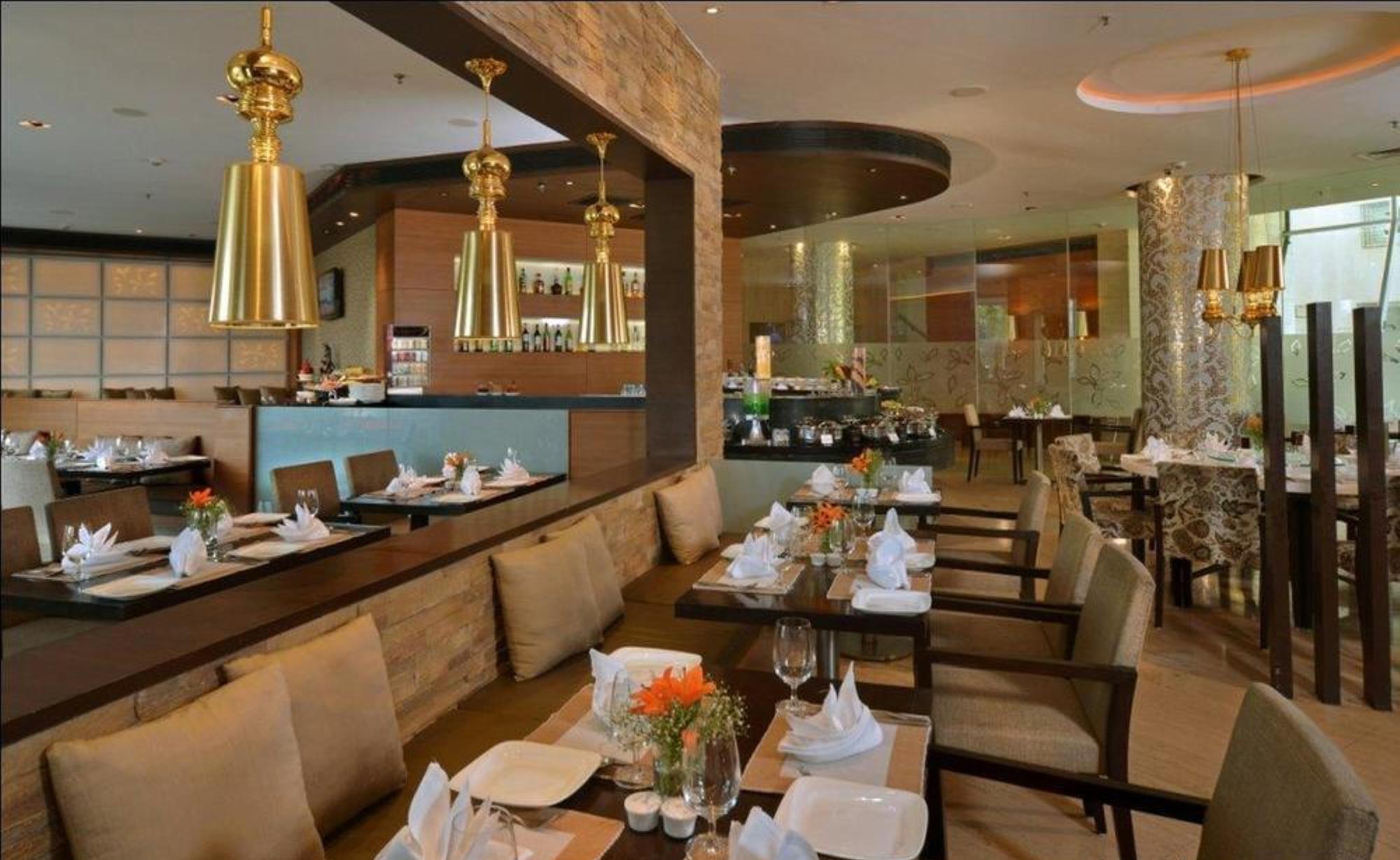 Majestic Court Sarovar Portico Нави Мумбай Екстериор снимка