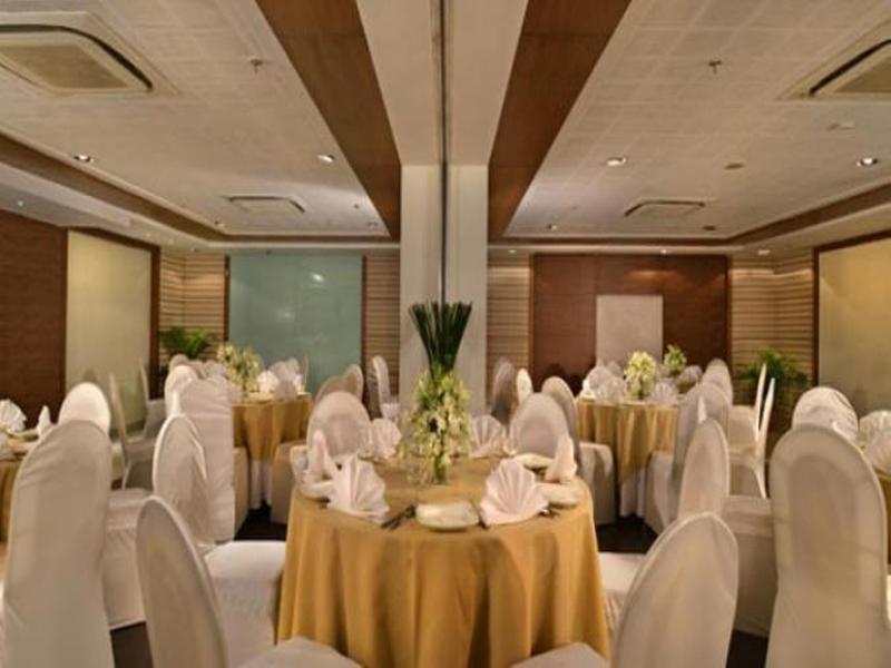 Majestic Court Sarovar Portico Нави Мумбай Екстериор снимка