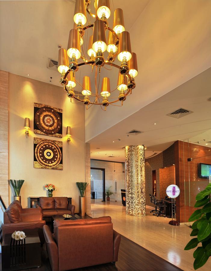 Majestic Court Sarovar Portico Нави Мумбай Екстериор снимка