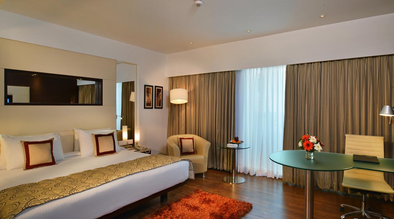 Majestic Court Sarovar Portico Нави Мумбай Екстериор снимка