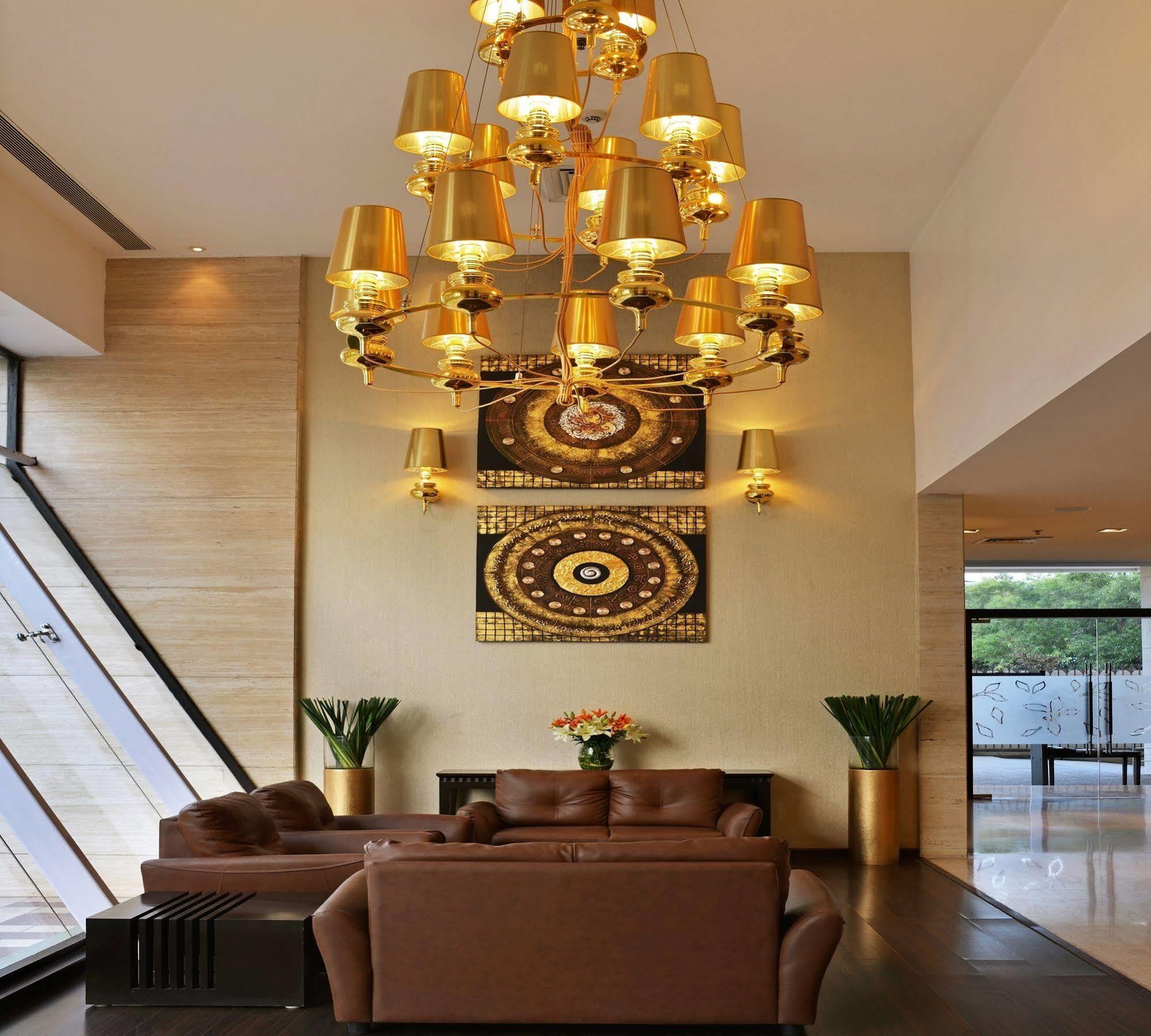 Majestic Court Sarovar Portico Нави Мумбай Екстериор снимка