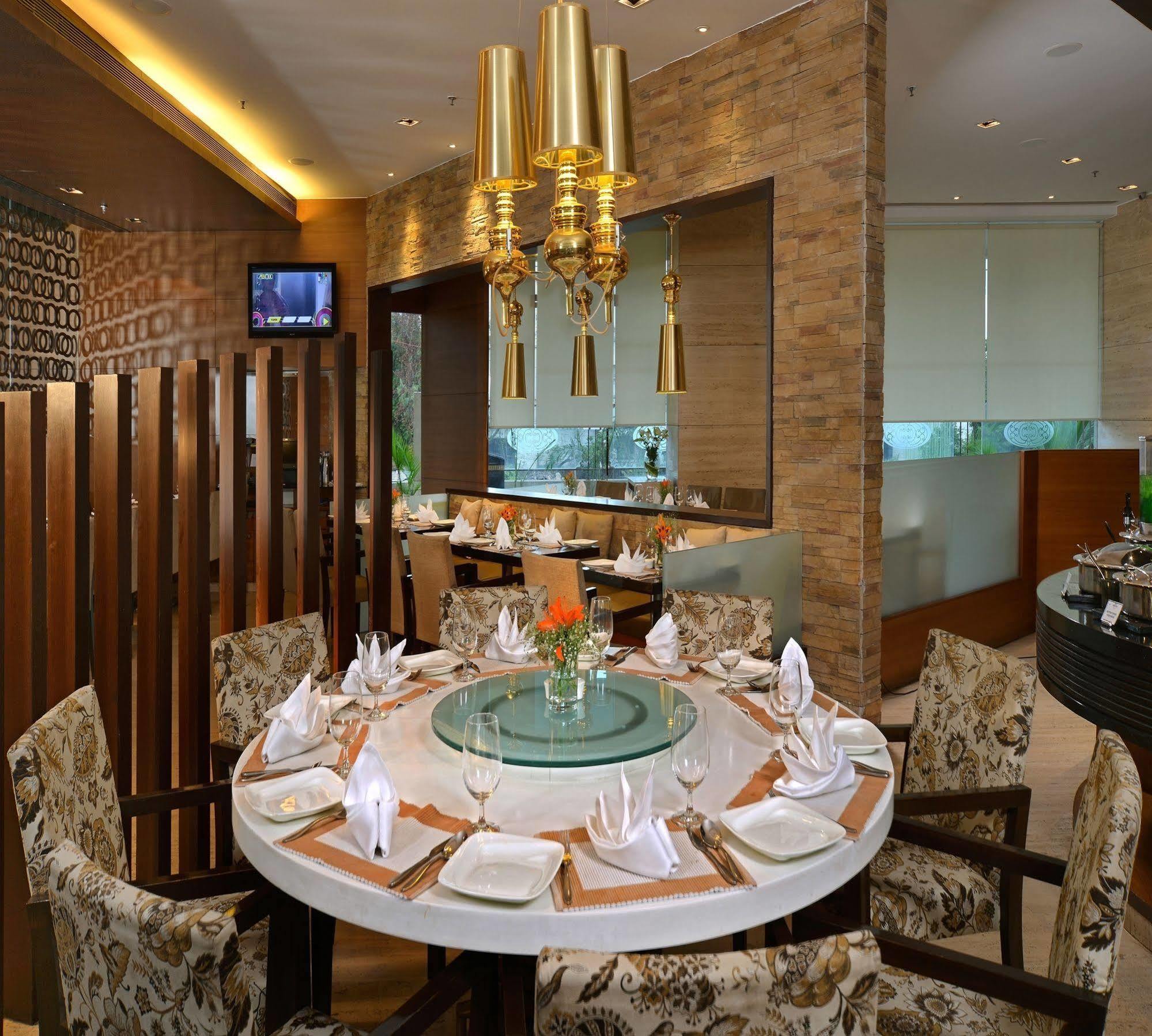 Majestic Court Sarovar Portico Нави Мумбай Екстериор снимка