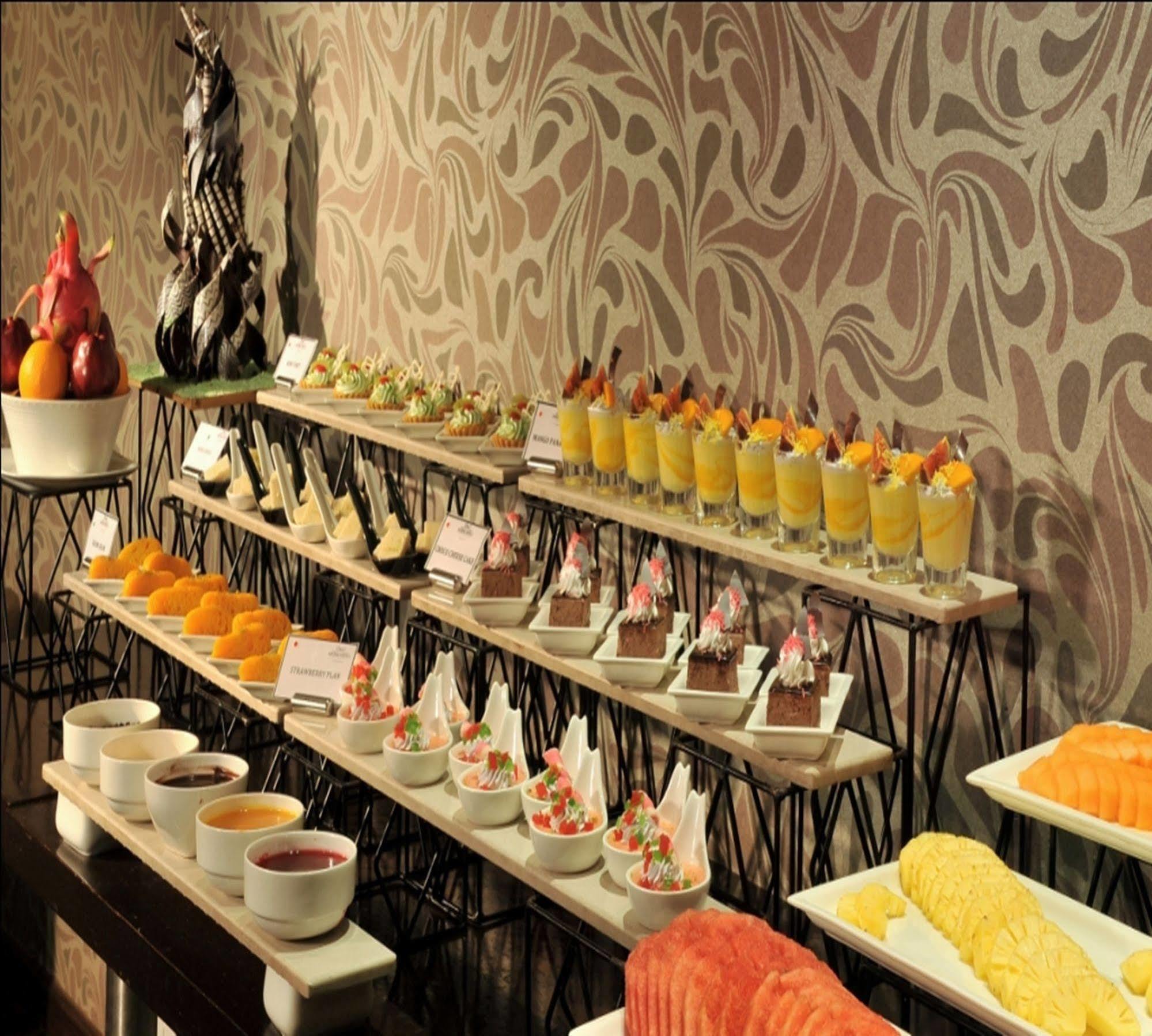 Majestic Court Sarovar Portico Нави Мумбай Екстериор снимка