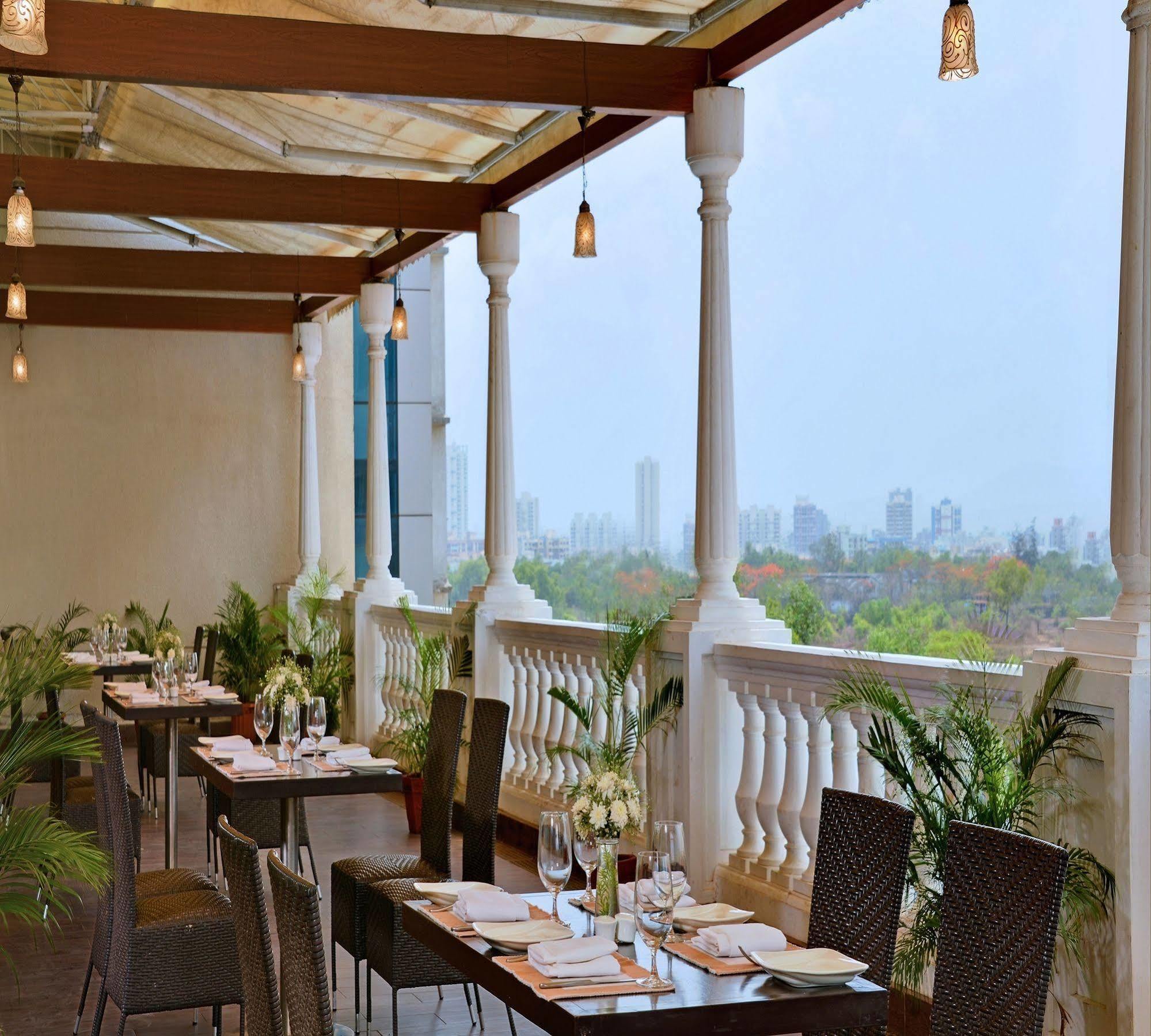 Majestic Court Sarovar Portico Нави Мумбай Екстериор снимка