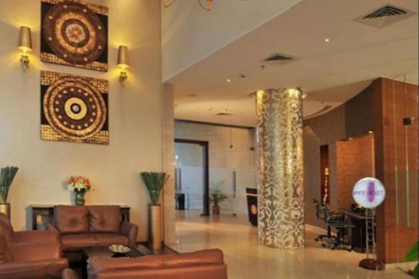 Majestic Court Sarovar Portico Нави Мумбай Екстериор снимка