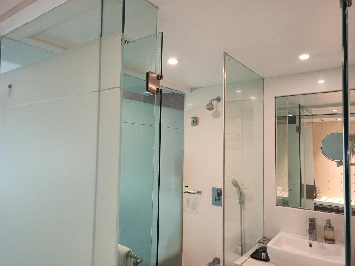 Majestic Court Sarovar Portico Нави Мумбай Екстериор снимка